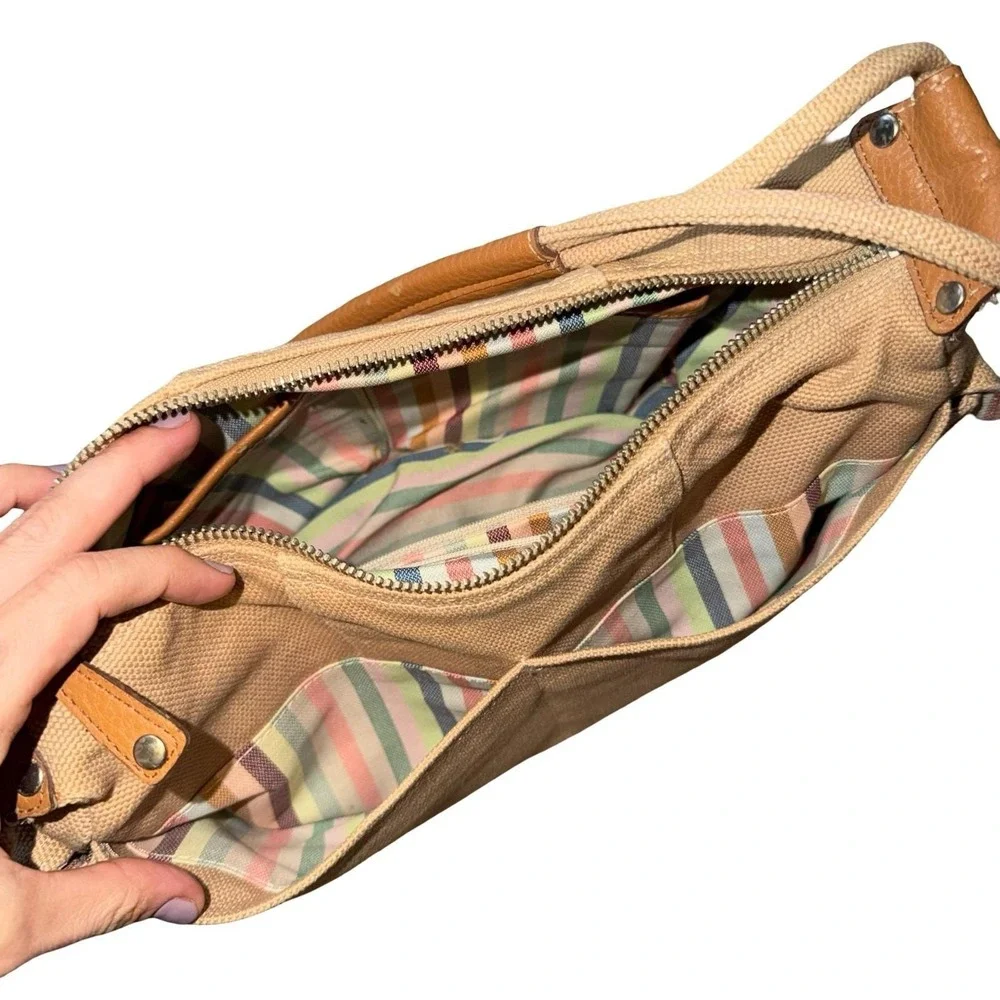 Y2K Fossil tan canvas shoulder bag with leather straps. Fossil 75082